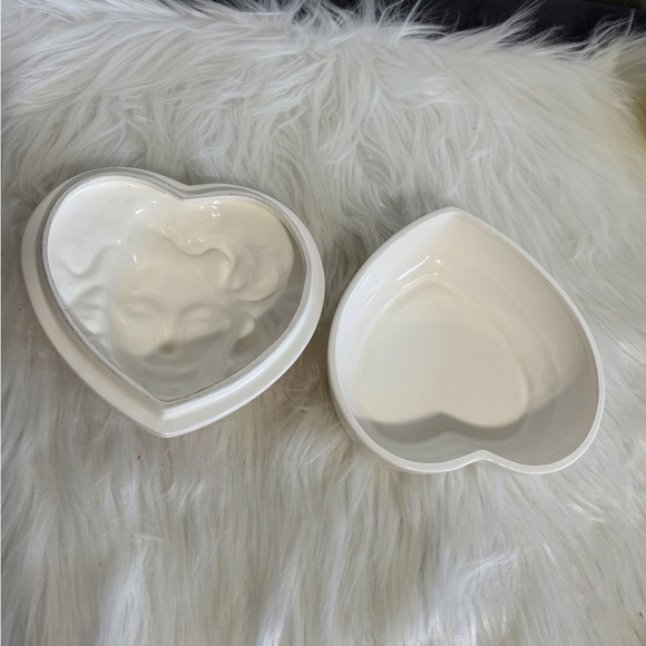 Vintage Heart-Shaped Ceramic Box with Marilyn Monroe Face Design 1988 - Picture 5 of 6